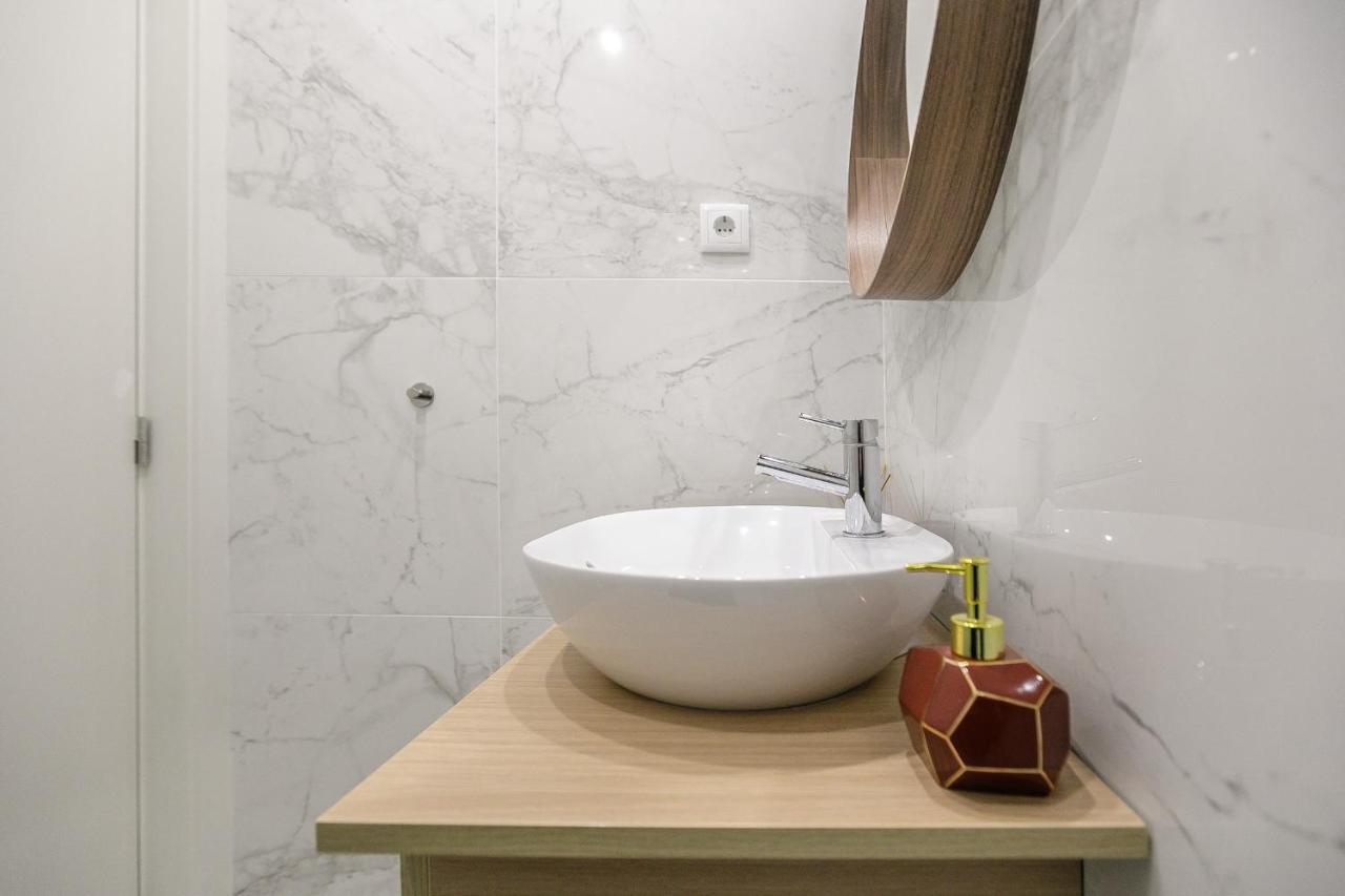 Lovelystay - Downtown Studio With Pool, Ac And Balcony 波尔图 外观 照片